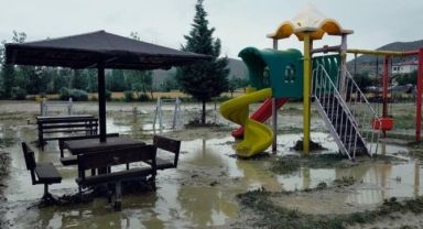 Dere yatağı taştı, 5 ev tedbir amaçlı boşaltıldı