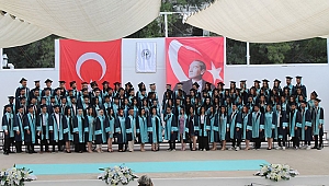 EÜ’den 120 eczacı sağlık sektörüne uğurlandı