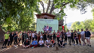 Hem inziva hem yoga: 50 genç kadın yoga kampında buluştu