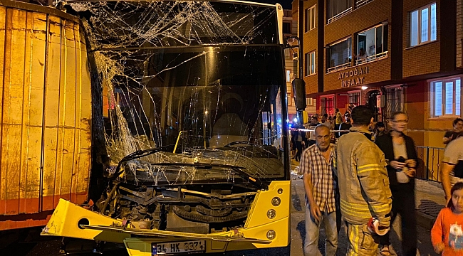 İstanbul Eyüpsultan'da sokağa dalan İETT otobüsü 17 araca çarptı