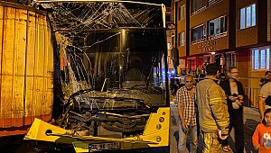 İstanbul Eyüpsultan'da sokağa dalan İETT otobüsü 17 araca çarptı