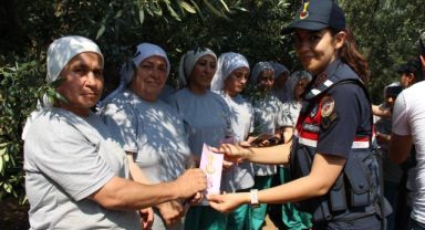 İzmir'de jandarma köşe bucak gezip KADES'i tanıtıyor