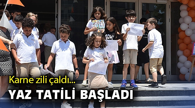 İzmir'de öğrenciler karnelerini aldı