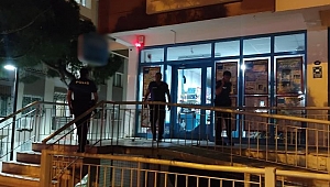 İzmir polisi market hırsızını suçüstü yakaladı