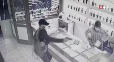 Kuyumcuda dehşet anları: Önce ateş etti, sonra soydu!
