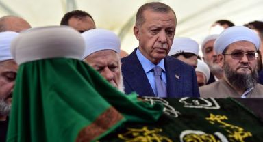 Mahmut Ustaosmanoğlu son yolculuğuna uğurlandı
