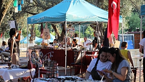 Narlıdere Gece Pazarı kapılarını açtı
