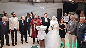 SP Lideri Karamollaoğlu İzmir'nikâh şahidi oldu