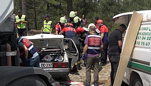Tırla otomobilin çarpışması sonucu aynı aileden 3 kişi öldü, 2 kişi ağır yaralandı