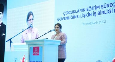Üç Bakan Çocuklar İçin İmza Attı