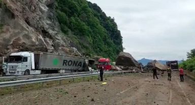 Artvin'in Kemalpaşa ilçesinde heyelan: 1 ölü, 2 yaralı