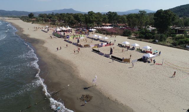 Avrupa U20 Plaj Voleybolu Şampiyonası Selçuk’ta başladı