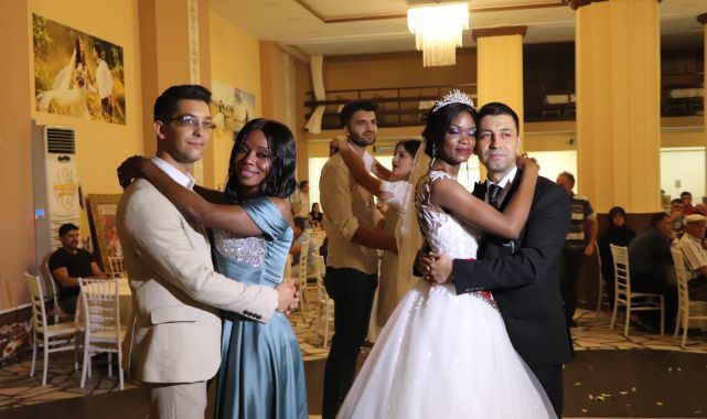 Baba vasiyeti ile Afrika’dan Denizli’ye üç gelin geldi - Magazin - Öncü