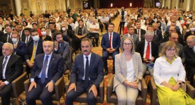 Bakan Özer’den dikkat çeken “bağış” açıklaması