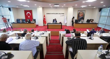Bayraklı Meclisi’nde ‘Ankara’ gerginliği!