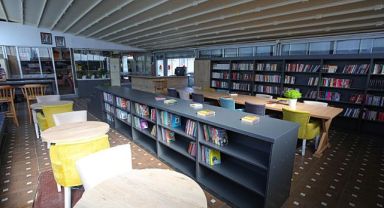 Bayraklı’nın ilk ‘kitap kafe’si hizmete girdi