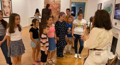 Bornova'da kursiyer çocuklara sanat gezisi