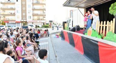 Çiğli Belediyesi Tiyatro Tırı Mahalle Turuna Çıktı