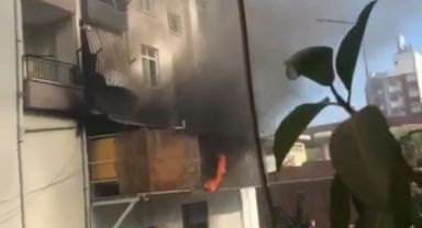 Duman binayı sardı, vatandaşlar panikle kaçtı!