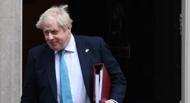 İngiltere Başbakanı Johnson'dan istifalara yanıt