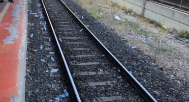 İZBAN istasyonunda çöp manzaraları!