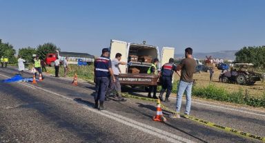 İzmir'de araç yayalara çarptı: 1'i çocuk 2 ölü