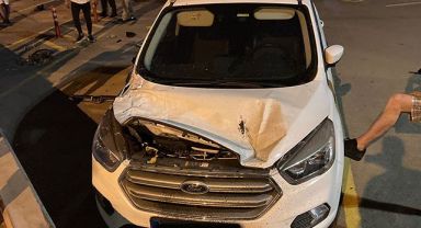 İzmir’de hızını alamayan araç takla attı: 2 yaralı