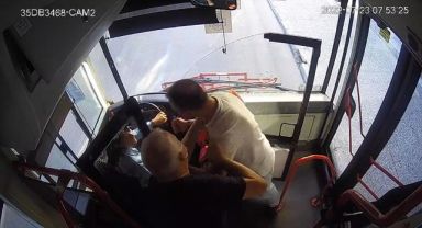 İzmir'de kadın otobüs şoförüne saldırı