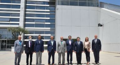 İzmir Valisi Köşger’den İAOSB’nin okuluna tam not