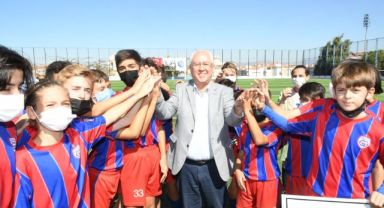 Karabağlar Atatürk Gençlik ve Spor Merkezi hızla yükseliyor
