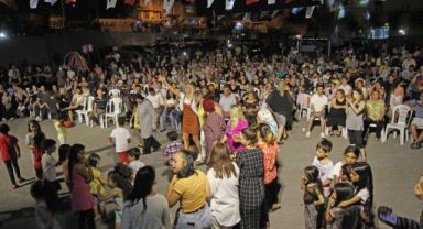 Karşıyaka Cumhuriyet Mahallesi’nde şenlik coşkusu