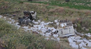 Kayseri'de şarampole uçan kamyon kağıt gibi ezildi: 3 ölü