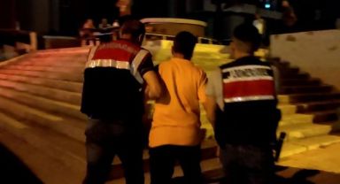 Kendisini polis olarak tanıtıp, silah ticareti yapan şüpheli yakalandı