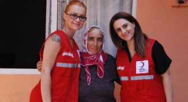 Kızılay kadın gönüllüleri bayram öncesi ev ziyaretleri yaparak ihtiyaçları tespit ediyor