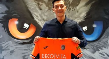 Mesut Özil, Başakşehir'e resmi imzayı attı