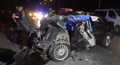 Otomobil tırın altına girdi: 2 ölü, 1 ağır yaralı