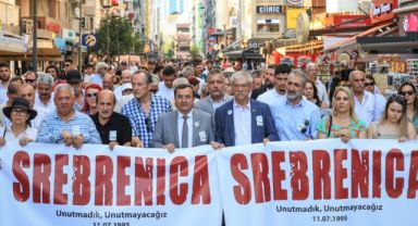 Srebrenitsa kurbanları Konak’ta anıldı
