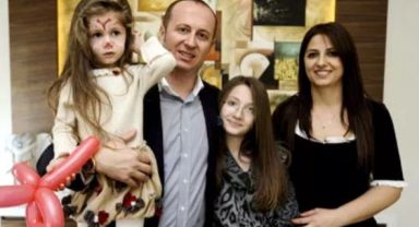 Sürat teknesi kayalıklara çarptı, ünlü iş insanı ve eşi hayatını kaybetti