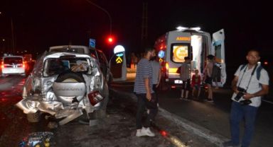 Tır kırmızı ışıkta bekleyen 8 aracı biçti: 12 yaralı