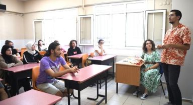 Üniversiteye hazırlanan gençlere anlamlı destek