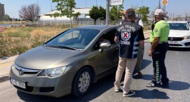 700 liraya Çeşme'ye götürecekti, sivil trafik ekiplerine kıskıvrak yakalandı