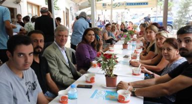 Aşure kazanları Narlıdere'de kaynıyor