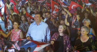 Atatürk tarafından kurulan Seferihisar Belediye Bandosu, Sığacık Kaleiçi’nde büyük zaferin 100. yıl dönümünde sahneye çıktı