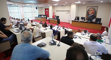 Bayraklı Meclisi'nde 'kütüphane' tartışması