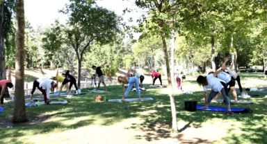 Bornova’da açık havada yoga