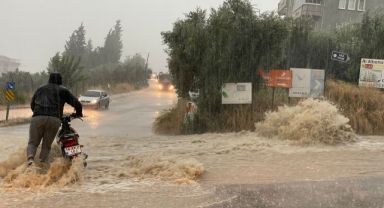 Bursa'da yağış etkili oldu: Yollar göle döndü