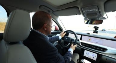 Cumhurbaşkanı TOGG'un direksiyonuna geçti