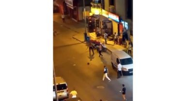 Dehşet dolu anlar: Döner bıçağıyla ortalığı birbirine kattı