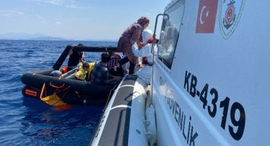 Ege sularında 65 göçmen kurtarılırken, 192 göçmen ve 5 göçmen kaçakçısı yakalandı
