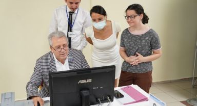 Ege Üniversitesi kayıtları başladı... Başarılı öğrencilerin kayıtlarını Rektör Budak yaptı